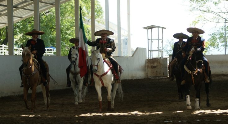 Fiestas Patrias, Escolta