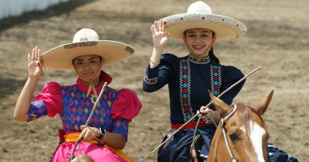 Mariana Guillén y Valeria Santiz